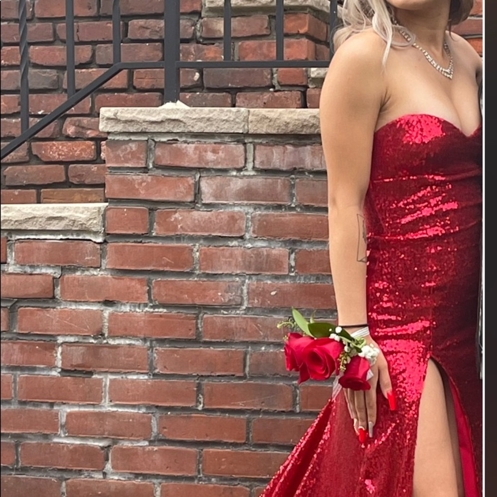 Jessica Rabbit inspired dress. - Picture 2 of 4